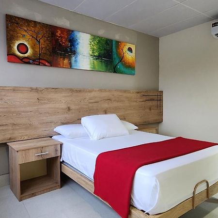 Hotel Murali - Cerca Del Aeropuerto De Guayaquil Exteriör bild