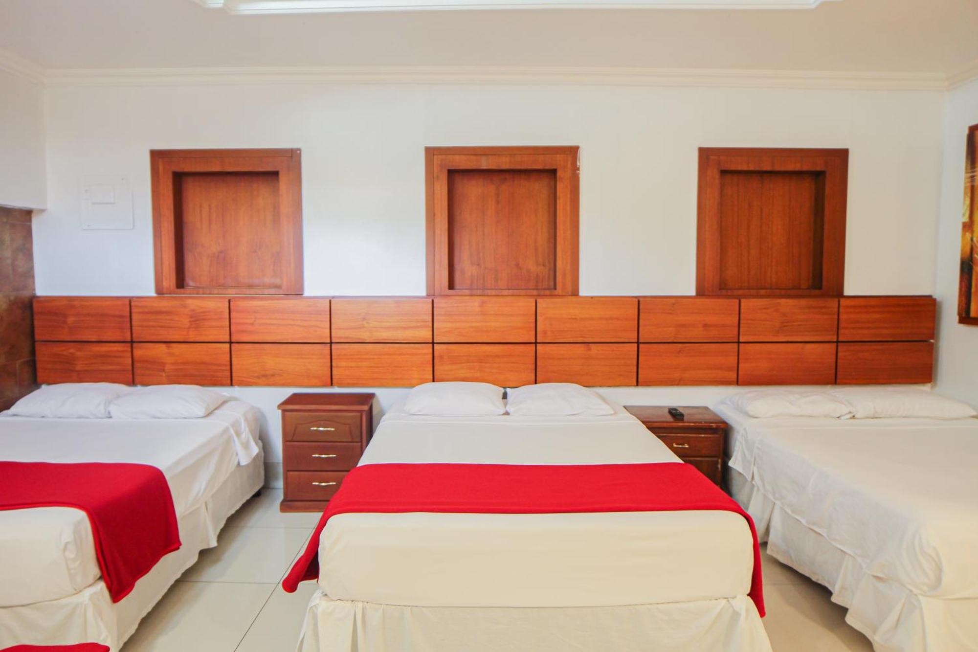 Hotel Murali - Cerca Del Aeropuerto De Guayaquil Exteriör bild